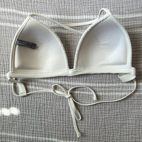 Aerie Bikini Tops in SMALL & an Aerie Bikini Bottom in MEDIUM - Picture 4 of 15